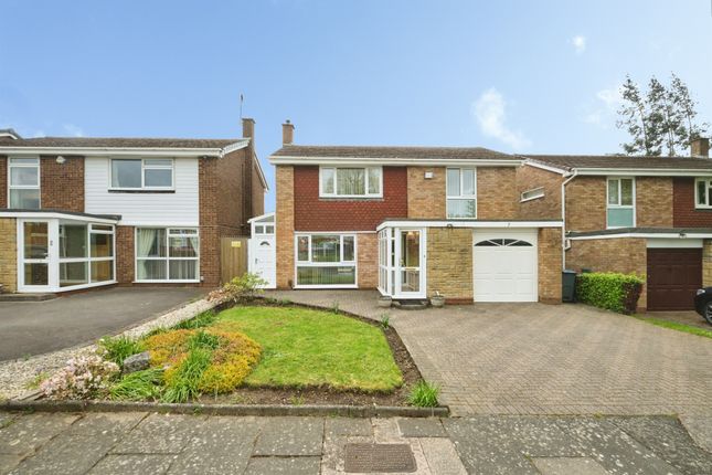 3 bed property, in Porters Croft, £550,000