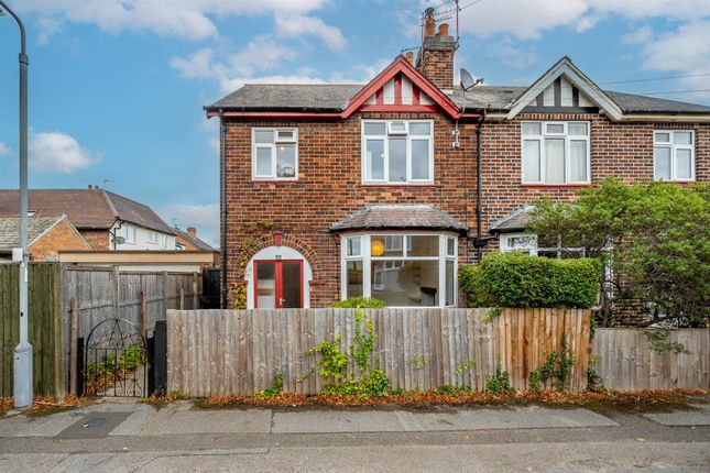 3 bed property, in Carlyle Road, £325,000