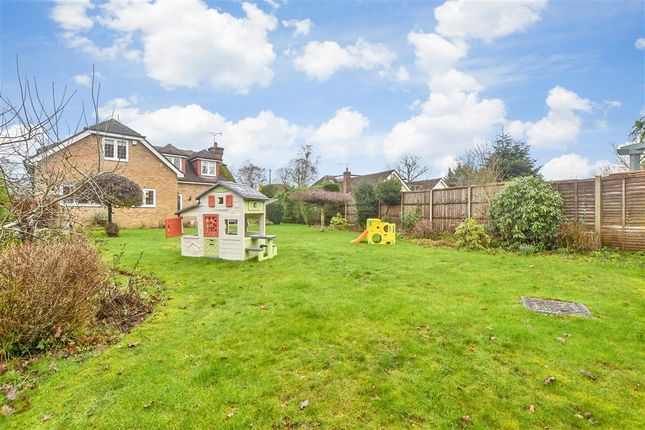 3 bed property, in Thorneycroft Close, £725,000