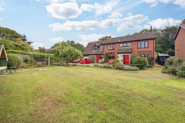 4 bed property, in Stunning Detached Family Home in Tuttington Near Aylsham., £570,000