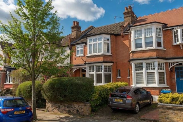 1 bed property, in 50 Harlech Road, £240,000