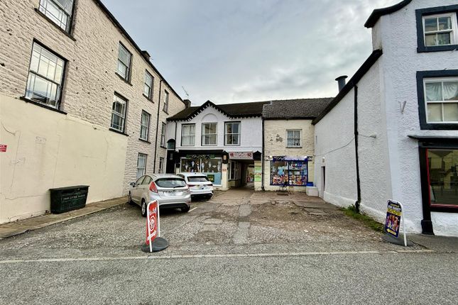 3 bed property, in Market Square, £200,000