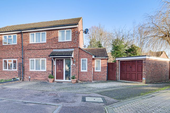 3 bed property, in Cranbourne Drive, £600,000