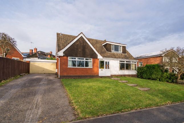 4 bed property, in Broadway Avenue, £450,000