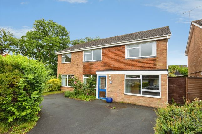 5 bed property, in Rodney Way, £800,000