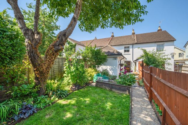 2 bed property, in Grove Road, £350,000