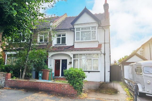2 bed property, in 59A Park Lane, £155,000