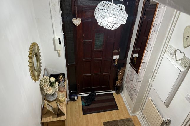 2 bed property, in Marbrook Court, £325,000