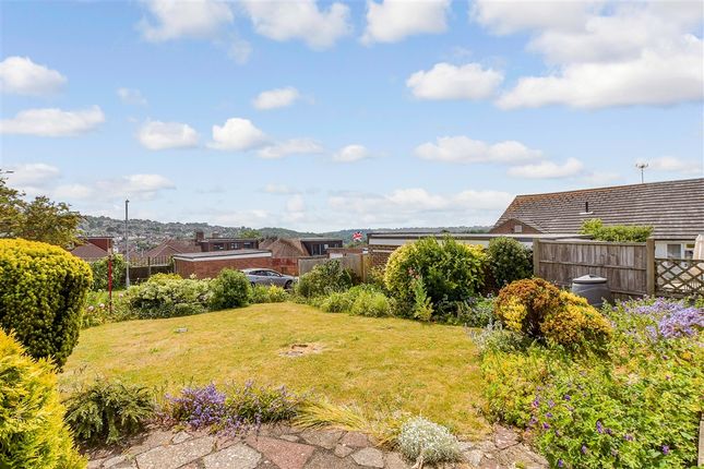 2 bed property, in Stoneleigh Close, £450,000