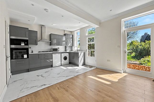 3 bed property, in First Avenue, £385,000