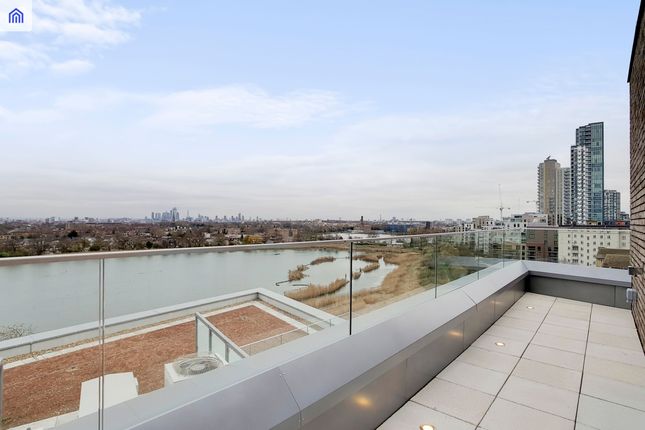 3 bed property, in Sandpiper Building, £925,000