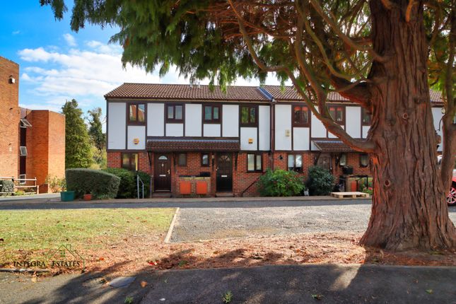 2 bed property, in Luscombe Court, £400,000