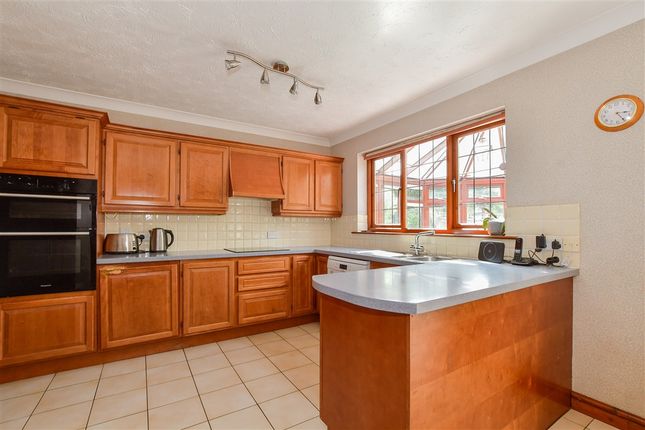 5 bed property, in Chapel Lane, £800,000