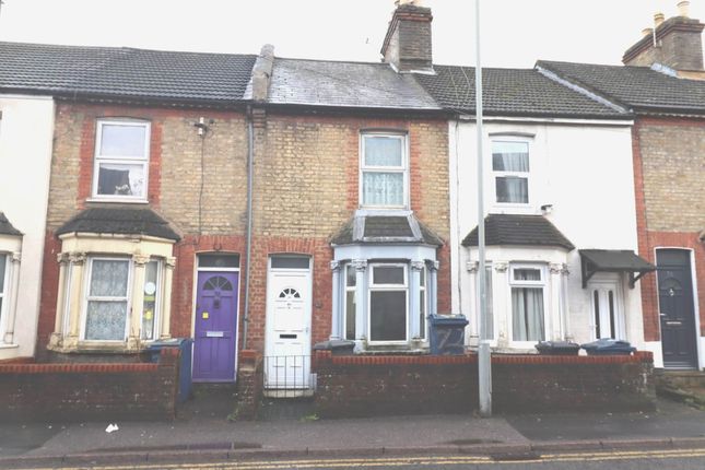 2 bed property, in Green Street, £235,000
