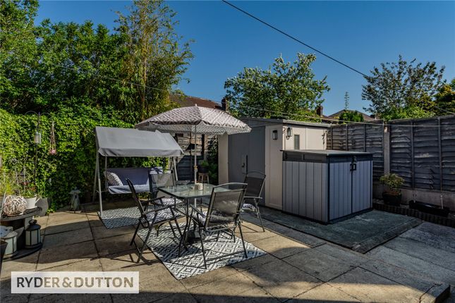 2 bed property, in Caldecott Road, £200,000