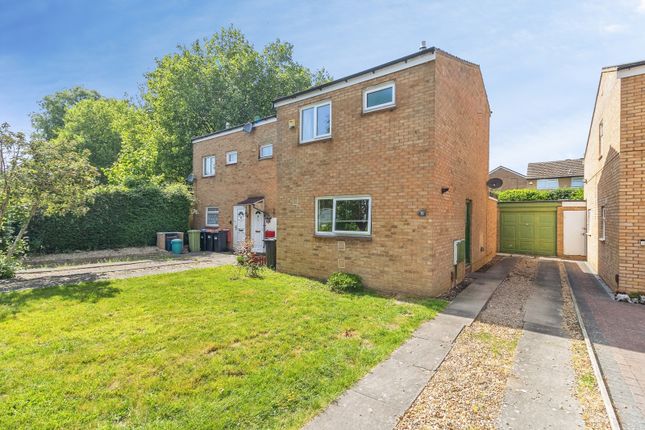 2 bed property, in Bramble Avenue, £275,000