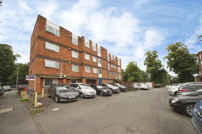 3 bed property, in Brook Street, £180,000