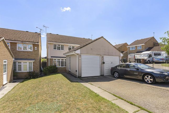 3 bed property, in Delfcroft, £535,000