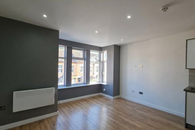 5 bed property, in Reginald Street, £180,000