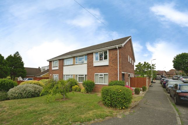 2 bed property, in Chase Cross Road, £200,000