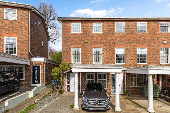 4 bed property, in Pine Grove, £1,600,000