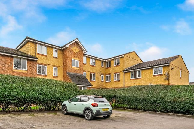 1 bed property, in Shortlands Close, £175,000