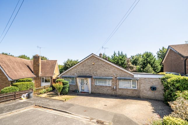 5 bed property, in Elgin Drive, £1,295,000