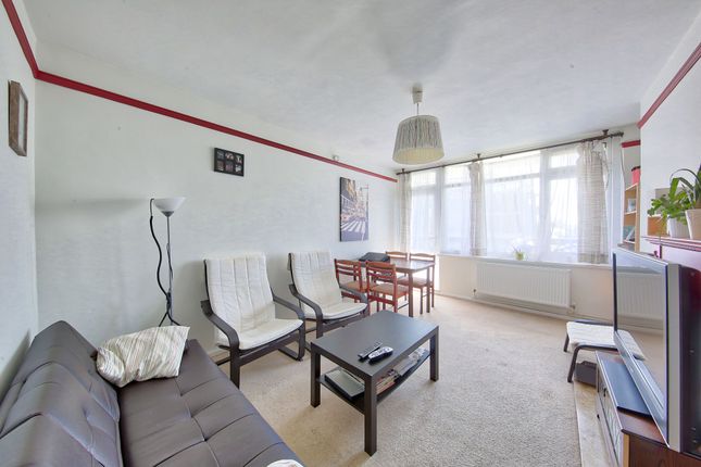 2 bed property, in Colson Way, £295,000