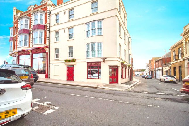 2 bed property, in King Street, £190,000