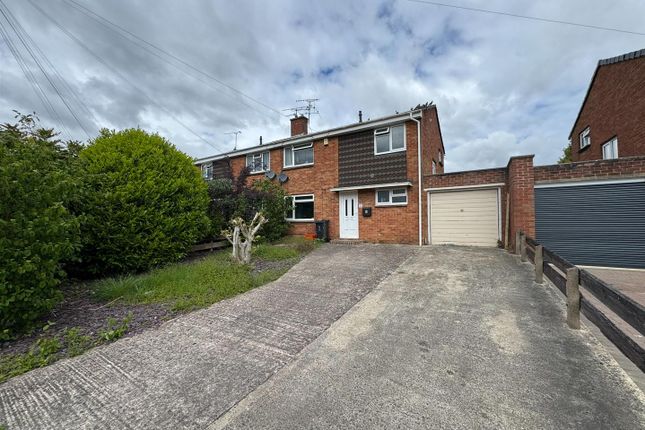 3 bed property, in Maple Grove, £270,000