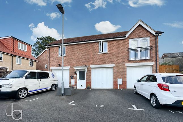 2 bed property, in Turnstile Square, £190,000