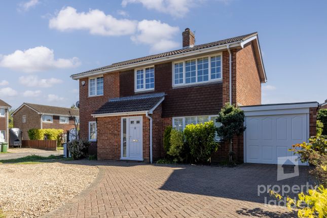 4 bed property, in Lilac Close, £385,000