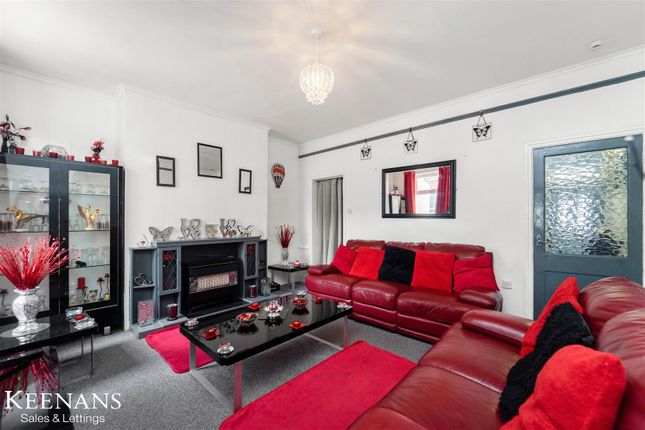 2 bed property, in Dill Hall Lane, £115,000