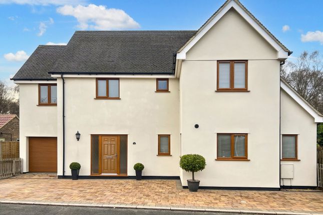 5 bed property, in Avocet Lane, £675,000