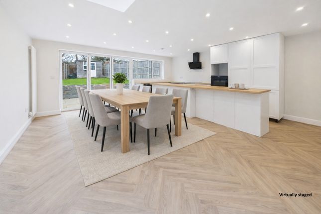 3 bed property, in Pixies Hill Road, £495,000