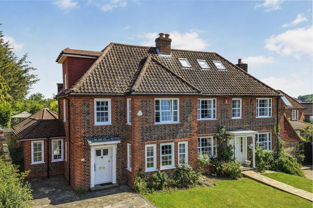 5 bed property, in Coppice Walk, £1,250,000