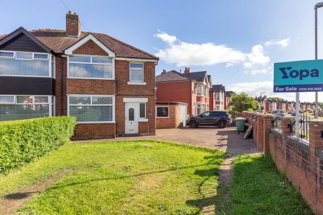 3 bed property, in Glenluce Drive, £220,000