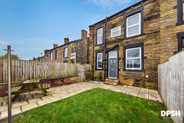 2 bed property, in New Bank Street, £175,000