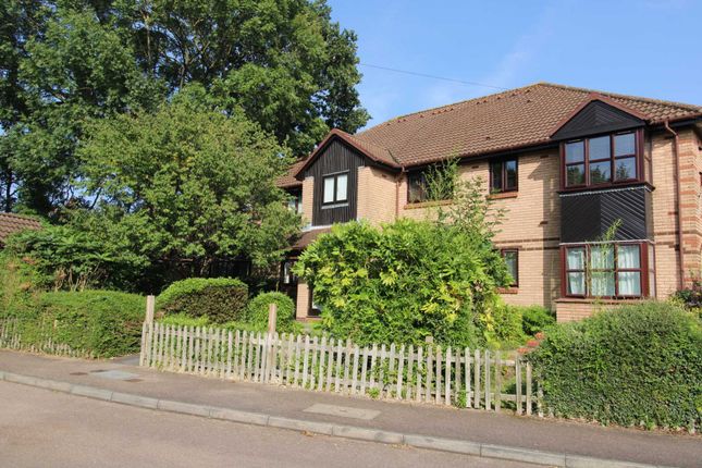 1 bed property, in Bornedene, £220,000