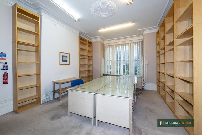 2 bed property, in Quex Road, £390,000