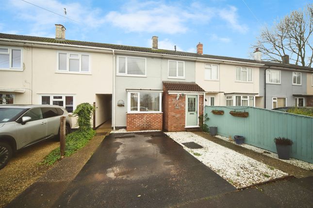 3 bed property, in Eastwick Road, £180,000