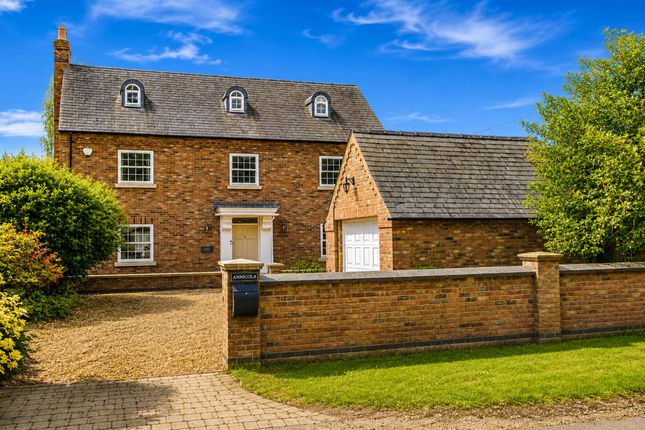5 bed property, in Kirkgate, £650,000