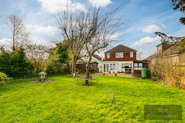 4 bed property, in Woodmere Close, £675,000