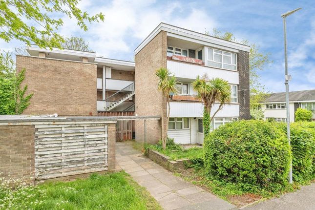 2 bed property, in Woolmer Green, £160,000