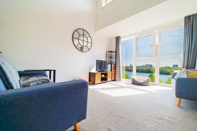 2 bed property, in Jim Driscoll Way, £200,000