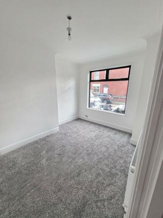 4 bed property, in Deepdale Drive, £270,000