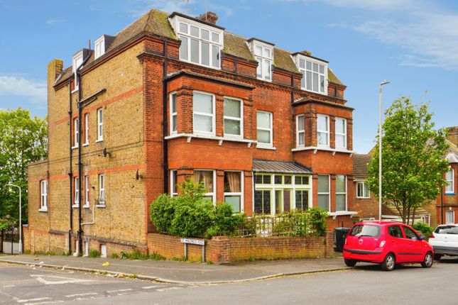 2 bed property, in 24 Approach Road, £215,000