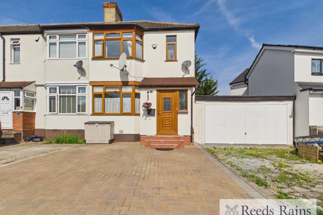 3 bed property, in Upper Rainham Road, £550,000