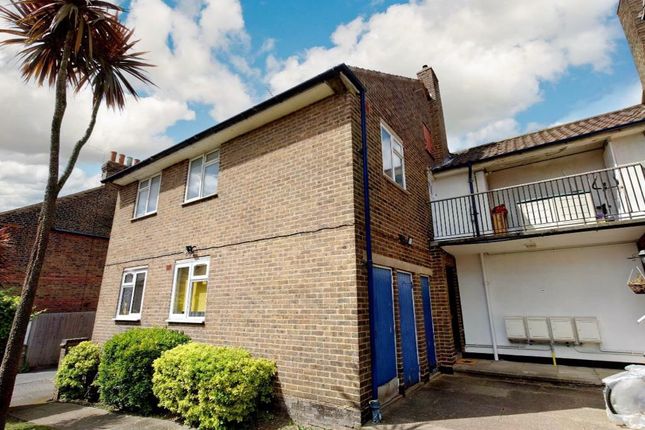 3 bed property, in Studley Grange Road, £350,000