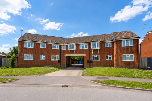 1 bed property, in Willow Court, £150,000